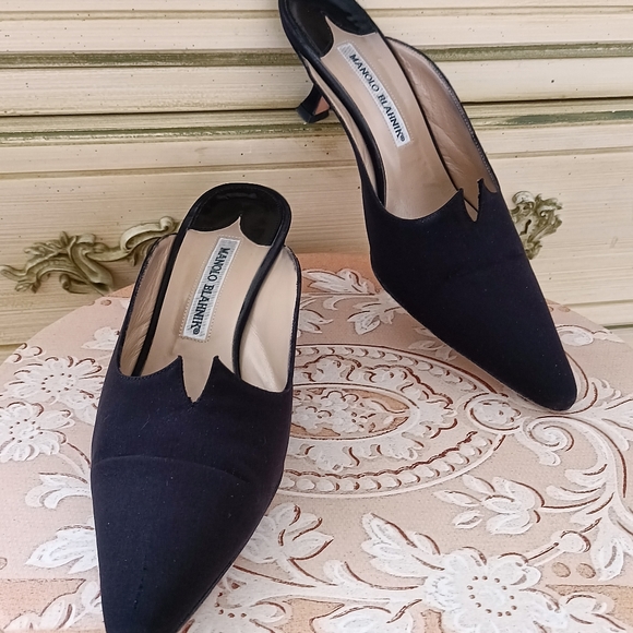 ADORABLE VTG "MANOLO BLAHNIK" BLACK SATIN KITTY'S! - Picture 2 of 16